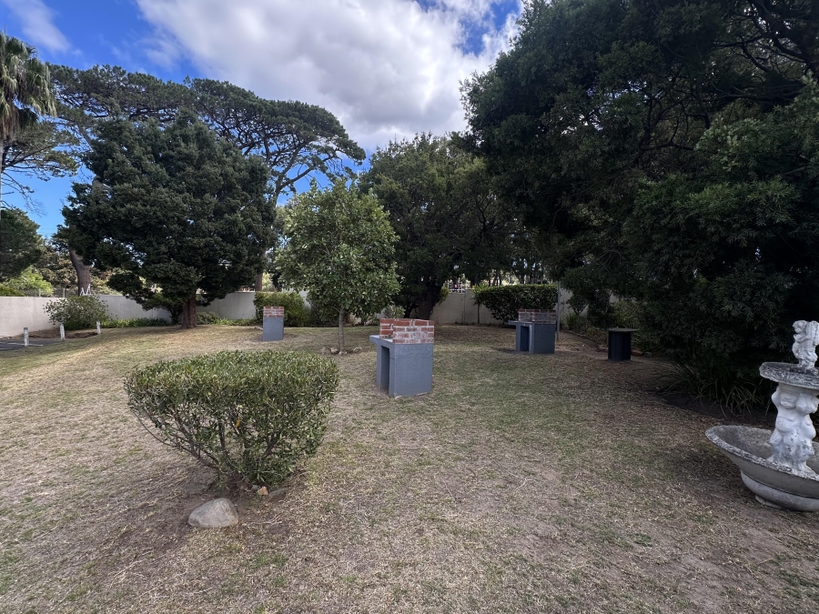 2 Bedroom Property for Sale in Wynberg Upper Western Cape